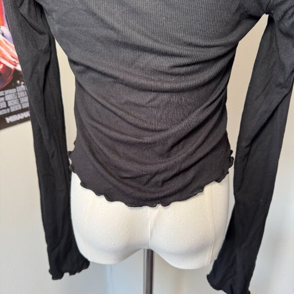 Urban Outfitters Kimchi Blue Black Long Sleeve Scalloped Cropped Blouse - Picture 4 of 12
